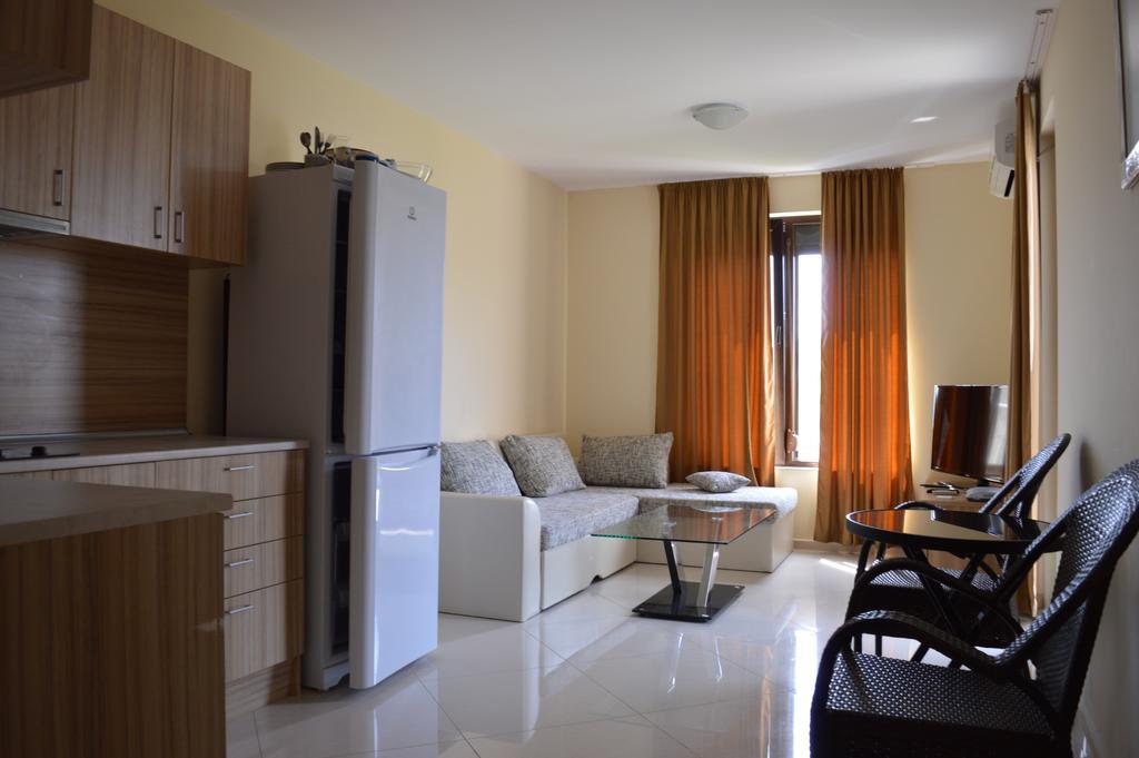 Afrodita Apartments 2 ซิเนโมเร็ท ภายนอก รูปภาพ