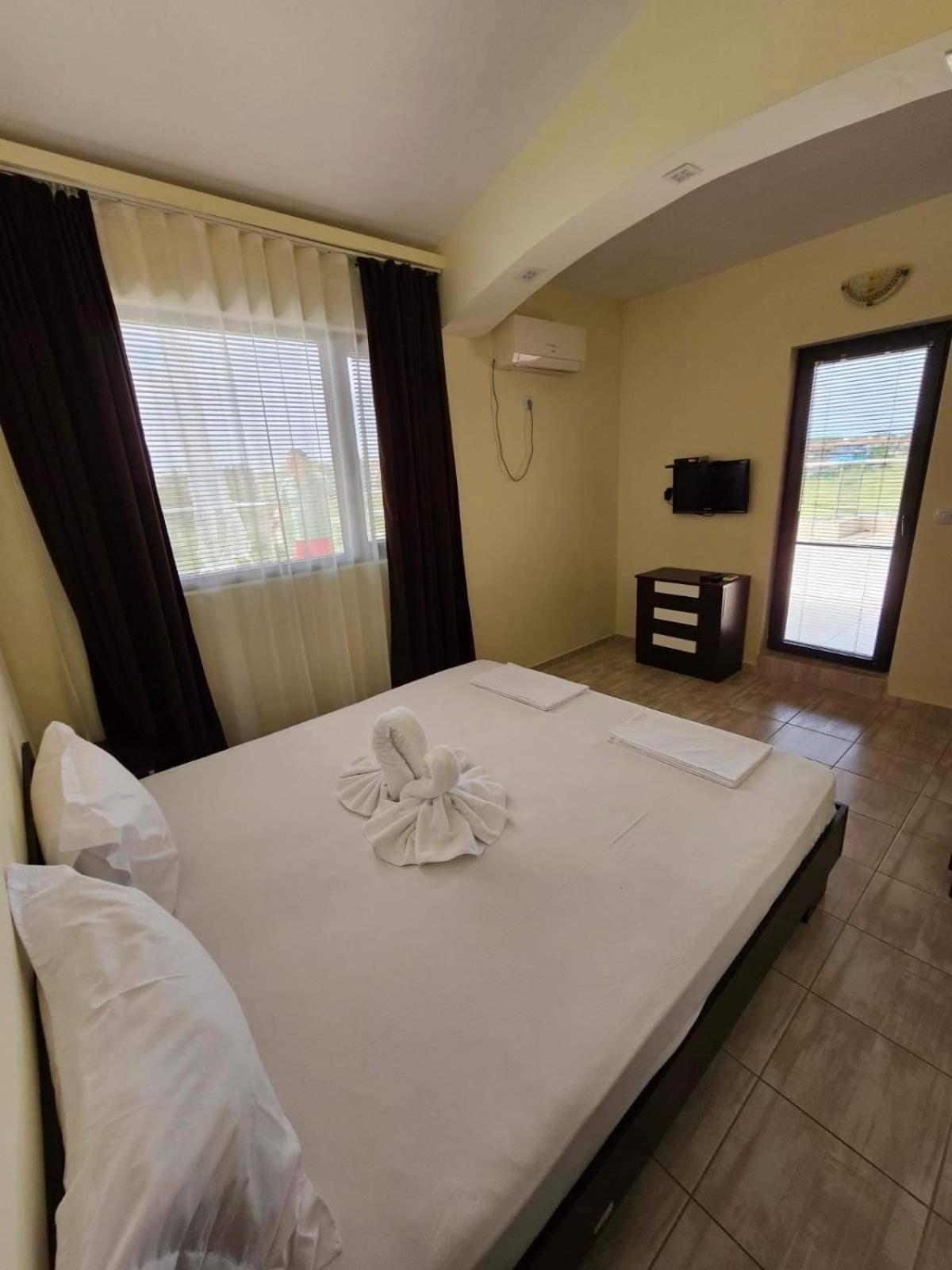 Afrodita Apartments 2 ซิเนโมเร็ท ภายนอก รูปภาพ